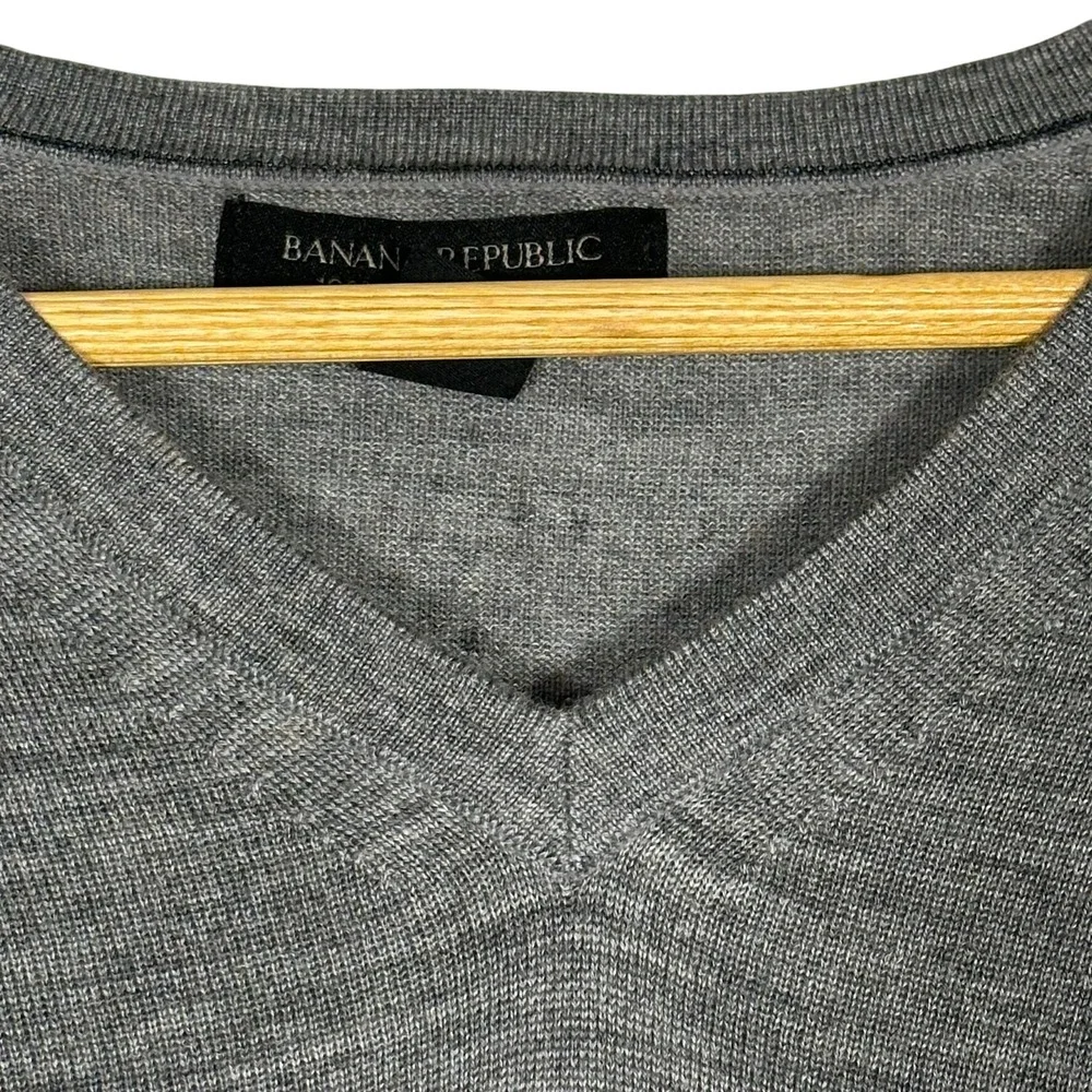 Banana Republic Mens Gray V Neck Merino Wool Sweater Dark Academia  Preppy Large